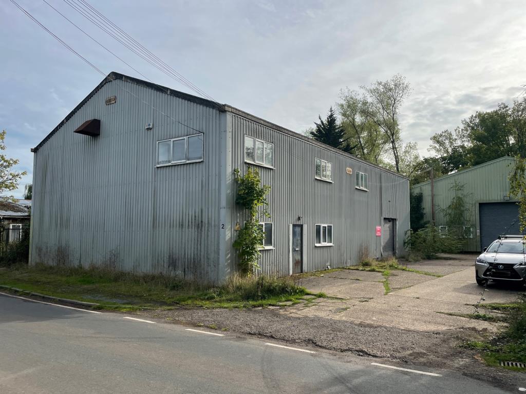 Lot: 131 - ALMOST THREE-QUARTERS OF AN ACRE FREEHOLD SITE WITH REDEVELOPMENT POTENTIAL -
